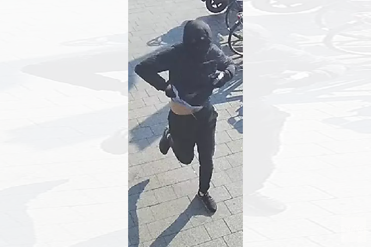 Gezocht: Wie is de man die een restaurant in Zwolle overviel?