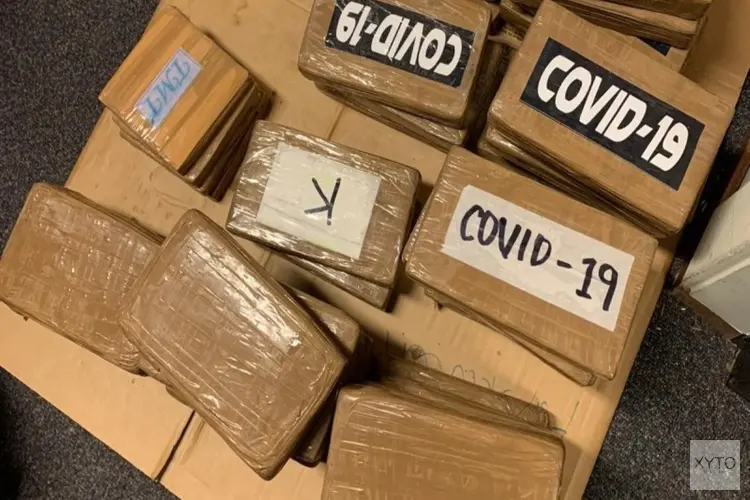 300 kg cocaïne aan boord, 50 kg op het strand