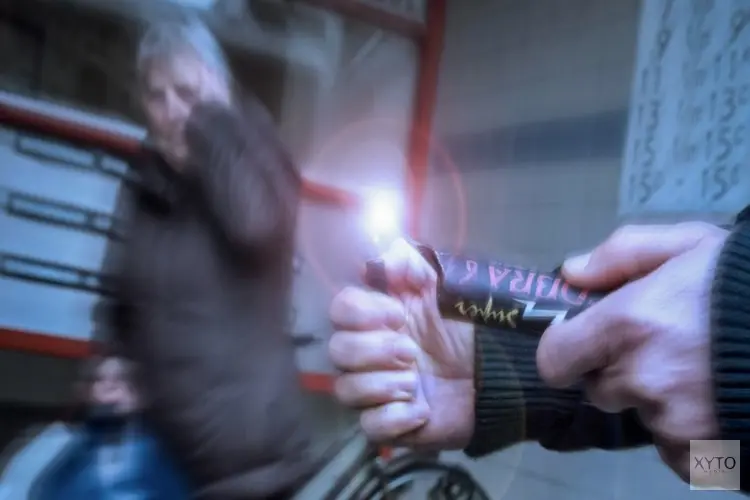 57 kilo illegaal vuurwerk aangetroffen bij man (18) uit Ommen