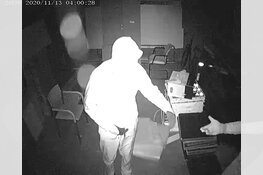 Twee keer winkeldiefstal in één nacht, wie herkent de daders?