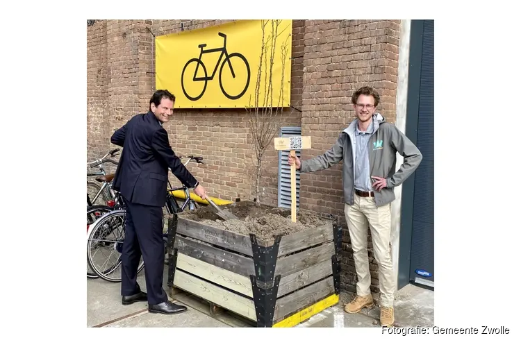 Spoorzone wordt weer een stukje groener: perenbomen zorgen straks voor een snel en gezond tussendoortje