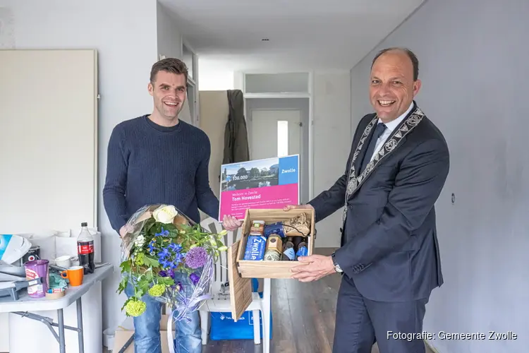 Burgemeester verwelkomt 130.000e inwoner van Zwolle