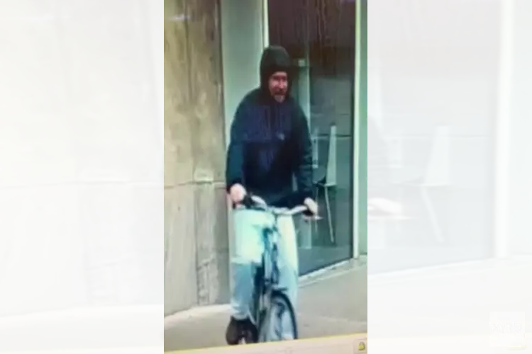 Gezocht: Man bekladde rechtbank Zwolle, wie is hij?