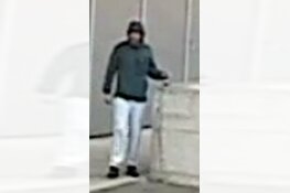 Gezocht: Man bekladde rechtbank Zwolle, wie is hij?