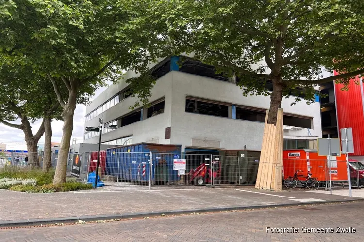 Kantorenpand Combigebouw aan Stationsplein circulair gesloopt