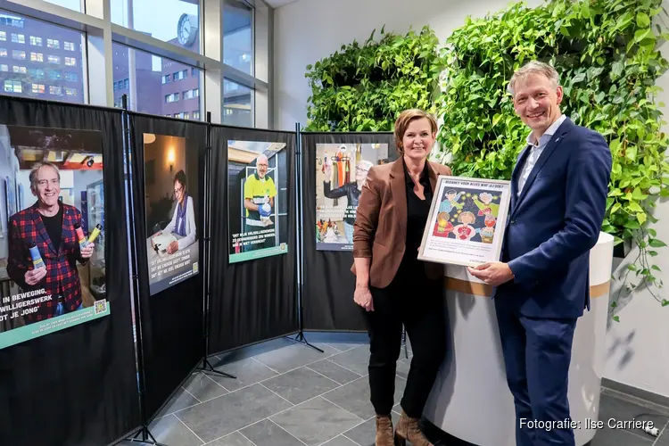 Wethouder zet Zwolse senioren die vrijwilligerswerk doen in het zonnetje