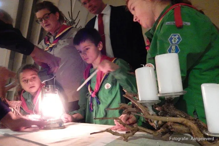 Scouts Renatum 57 delen het Vredeslicht