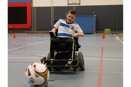 Succesvolle aftrap voor elektrisch rolstoelvoetbal in Zwolle