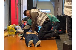 Ambulance IJsselland en PI Zwolle oefenen samen in gevangenis