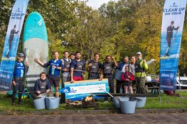 Wethouder Paul Guldemond opent sportief Cleanup-seizoen in de Zwolse grachten