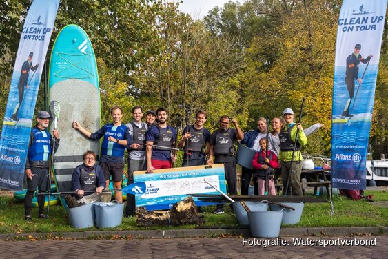 Wethouder Paul Guldemond opent sportief Cleanup-seizoen in de Zwolse grachten