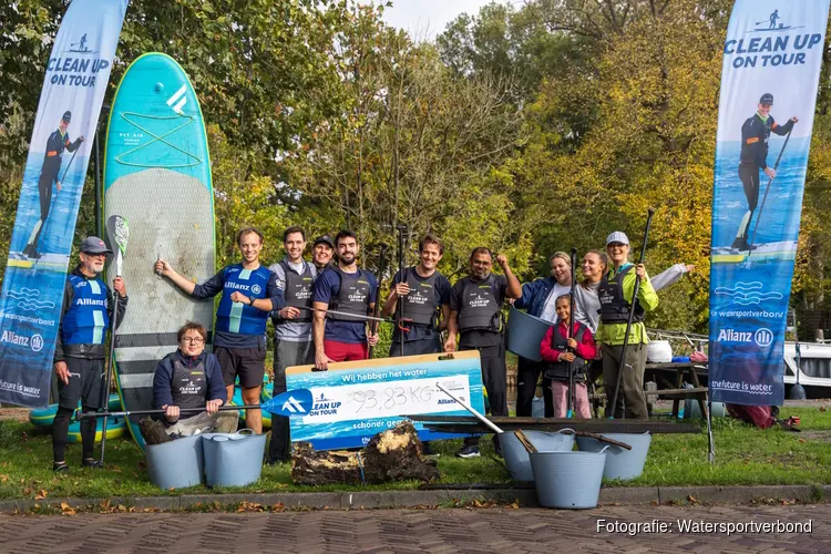 Wethouder Paul Guldemond opent sportief Cleanup-seizoen in de Zwolse grachten