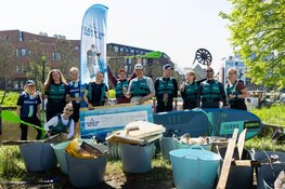 Wethouder Paul Guldemond opent vijfde seizoen Clean up on Tour: 133 kilo afval uit Zwolse grachten gevist