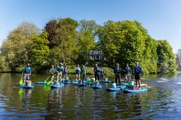 Wethouder Paul Guldemond opent vijfde seizoen Clean up on Tour: 133 kilo afval uit Zwolse grachten gevist