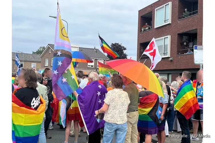 Rustige demonstraties bij gemeentehuis Oldebroek