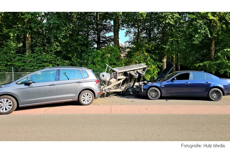 Kop-staartbotsing met aanhanger op N308 in Oldebroek