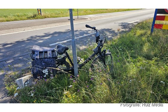 Oudere fietsster gewond na aanrijding op rotonde aan de Eperweg (N309) op 't Harde