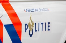 Bestuurder spoorloos na auto in sloot