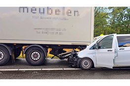 Flinke verkeershinder na ongeval met bestelbus en vrachtwagen op A28 't Harde