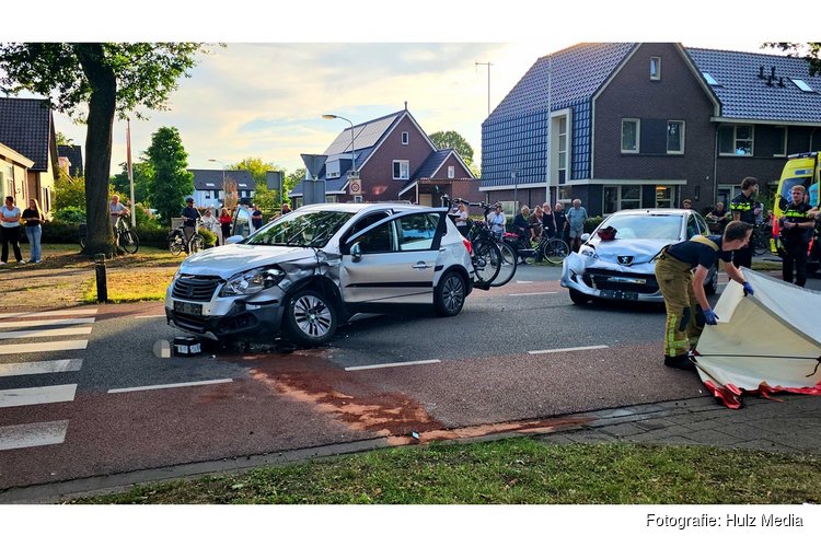 Drie personen naar ziekenhuis na harde botsing in Wezep