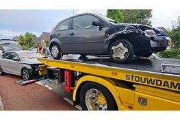 Flinke schade na botsing tussen twee auto's op Zuiderzeestraatweg in Oldebroek