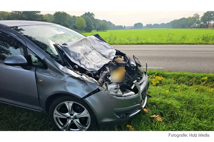 Kop-staartbotsing op Zuiderzeestraatweg in Wezep