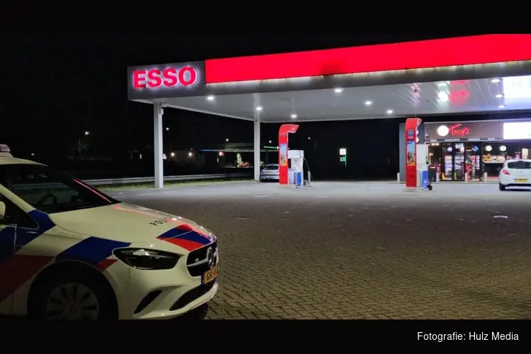 Overvaller tankstation bij Wezep nam geld, sigaretten én harde schijf mee